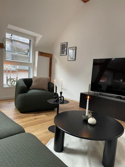 Mosel-Charm - Urige Dachgeschosswohnung - 3 Schlafzimmer Fuer 6 Personen - Liebevoll Renoviert & Gemuetlich Юрциґ Екстер'єр фото