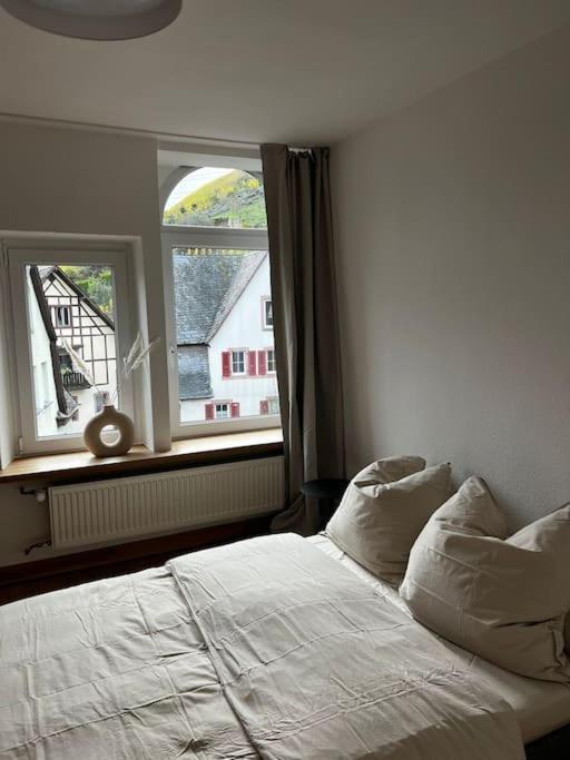 Mosel-Charm - Urige Dachgeschosswohnung - 3 Schlafzimmer Fuer 6 Personen - Liebevoll Renoviert & Gemuetlich Юрциґ Екстер'єр фото